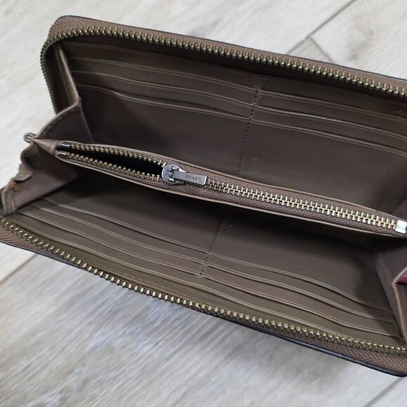 Coach Turn-Lock Edie Shoulder Bag and Wallet - Picture 16 of 16